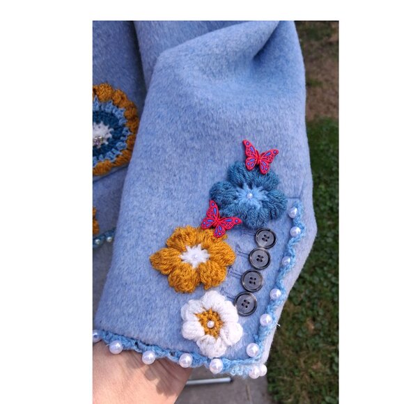 Upcycle Light Blue Coat with Crochet Flowers and Pearl Beads Size 16 - Picture 9 of 11